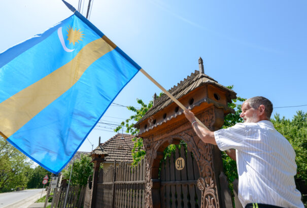 A román kirohanás után reagált az RMDSZ: „Székelyföld zászlaját továbbra is használni fogjuk, bárkit zavarjon ez”