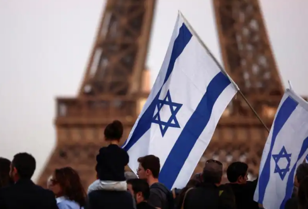 Egy szíriai tinédzser rátámadt egy rabbira Párizsban. A rendőrség letartóztatta