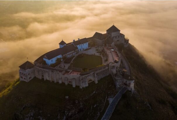 Borult, esős idővel indul a hét