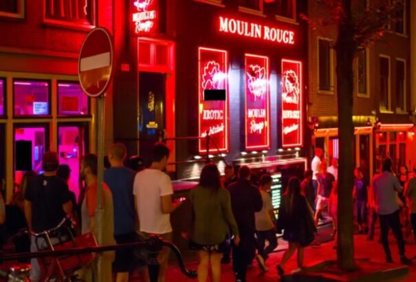 Amszterdam a város szélére száműzné a piros lámpás negyedet