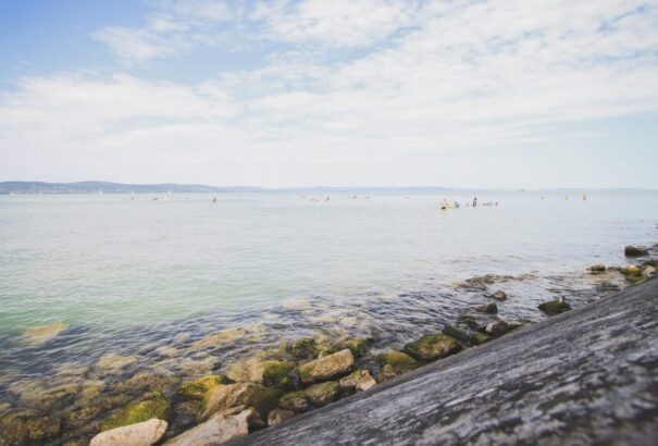 Megtelt a Balaton, kinyitották a Sió-zsilipet