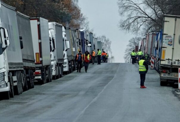 Újabb ukrán teherautó sofőr halt meg a lengyel kamionblokád miatt