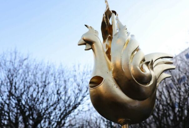 Felhelyezték a gall kakast a párizsi Notre-Dame tetejére