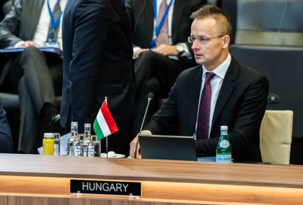 Szijjártó Péter: Elítéljük a vallásukat gyakorló katolikusokat ért támadást