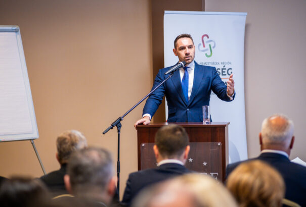 Itt a kétsebességes Magyar Szövetség. Kiszervezik a nemzeti-konzervatív vonalat párton kívülre