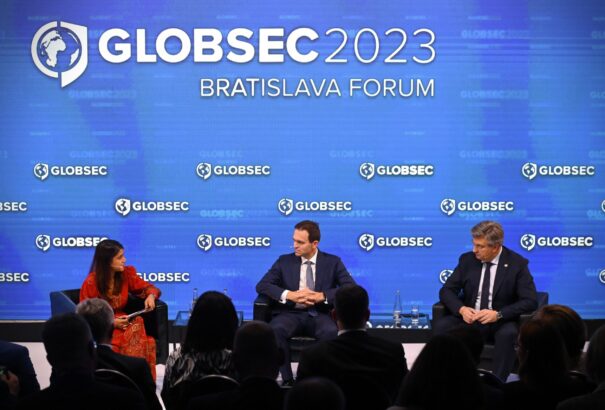 Fico és Danko nem támogatná tovább súlyos százezrekkel az atlantista GLOBSEC agytrösztöt