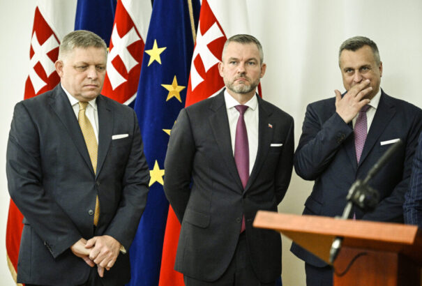 Nő a feszültség a kormánykoalícióban az államfőválasztás miatt. Az SNS bejelentkezett a HLAS posztjaiért