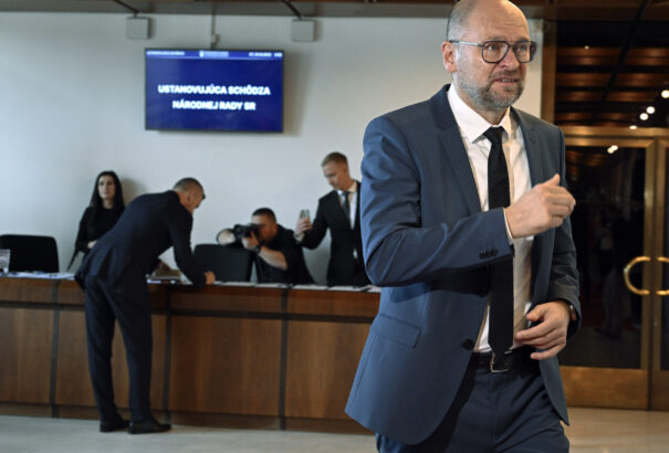 Expo Dubaj-ügy – Megkezdődött a rendkívüli parlamenti ülés