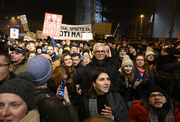 Több ezren vettek részt a kedd esti kormányellenes megmozdulásokon