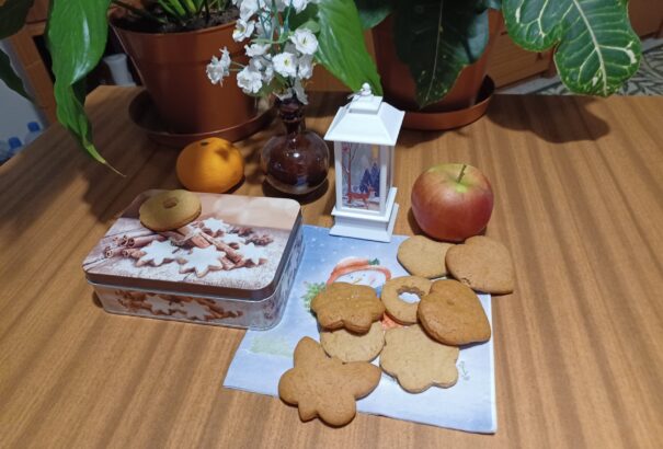 Buday Mária: Elérkezett advent, készülhet az apró mézes-süti (Képekkel)