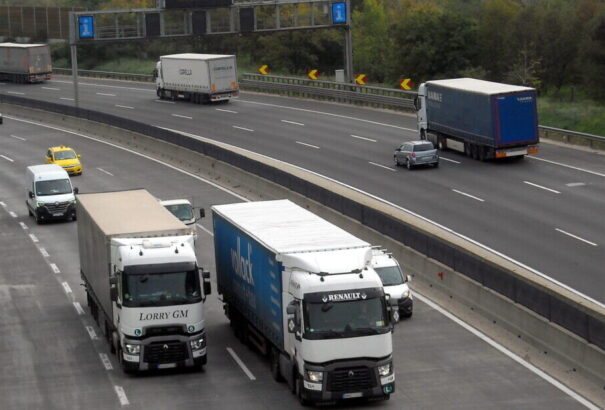 Januártól több gyorsforgalmi útszakaszra kell sztrádamatricát venni Magyarországon