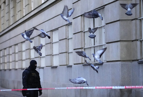 A prágai tömeggyilkos korábban egy kéthónapos kislányt és édesapját is megölhette