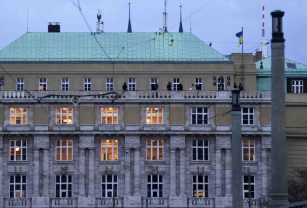 Prágai lövöldözés – Menczer Tamás: nincs tudomásunk arról, hogy lenne magyar az áldozatok vagy sérültek között