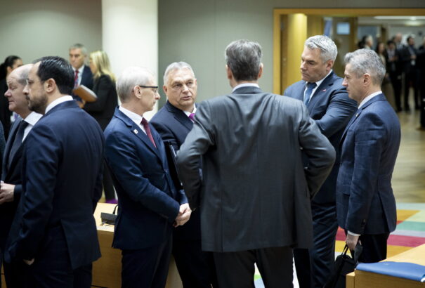 EU-csúcs – Megkezdődött az EU-csúcs, középpontban Ukrajna uniós csatlakozása és az izraeli-palesztin konfliktus