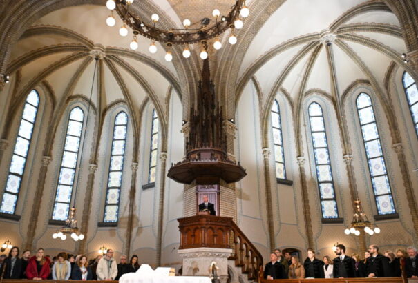 Balog Zoltán: karácsony üzenete, hogy Isten családjába tartozhatunk