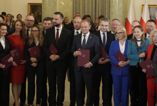 Letette az esküt Donald Tusk új lengyel miniszterelnök