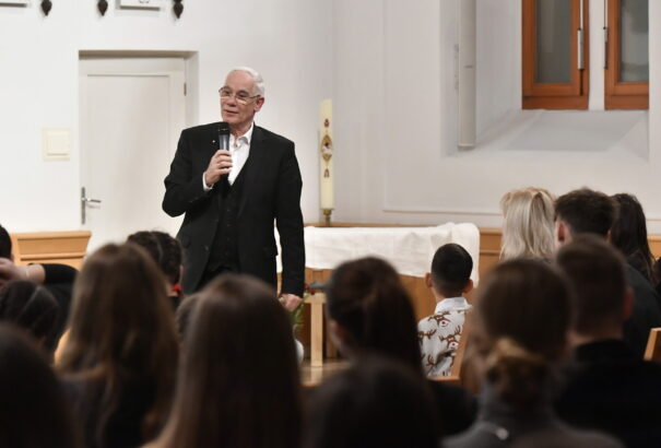 Balog Zoltán: Jézus születésével kiteljesíti az embert