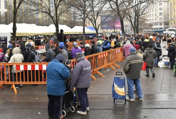 Az infláció miatt egyre több a gyerek és nyugdíjas a karácsonyi ételosztásokon