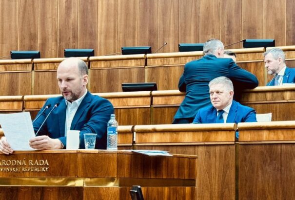 Grendel Gábor 7 órán keresztül szólalt fel a parlamentben