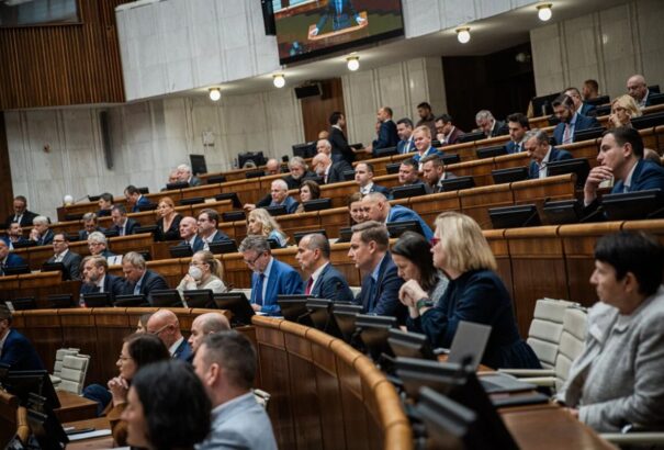 Megszavazták a hatásköri törvényt. Új minisztérium jön létre az új évtől