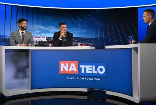 Az Európai Bizottság Orbánnal szembeni eljárásával fenyegette meg Šimečka Ficoékat