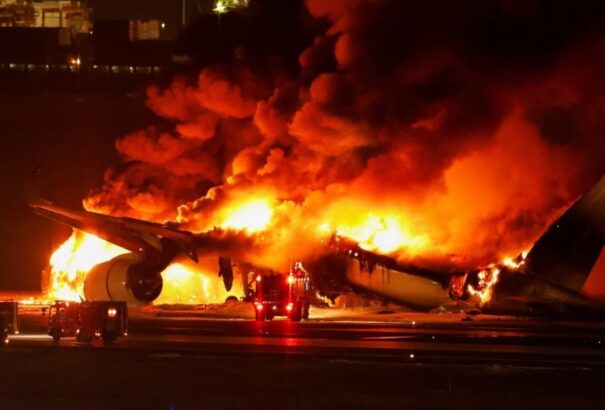 Csodával határos módon menekültek meg a Japánban balesetet szenvedett Airbus utasai