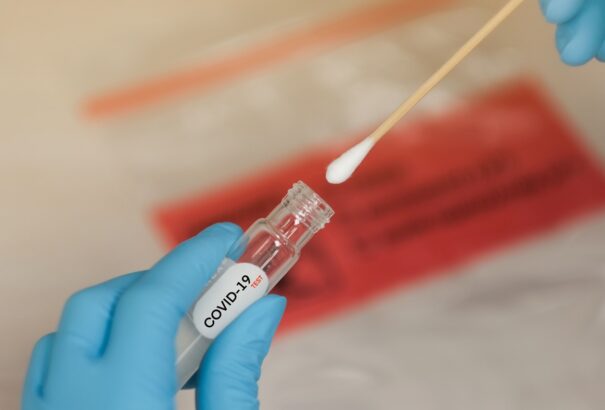 WHO: A COVID-19 továbbra is veszélyt jelent