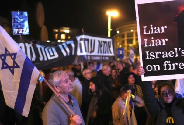 Netanjahu házánál tüntettek a túszok rokonai