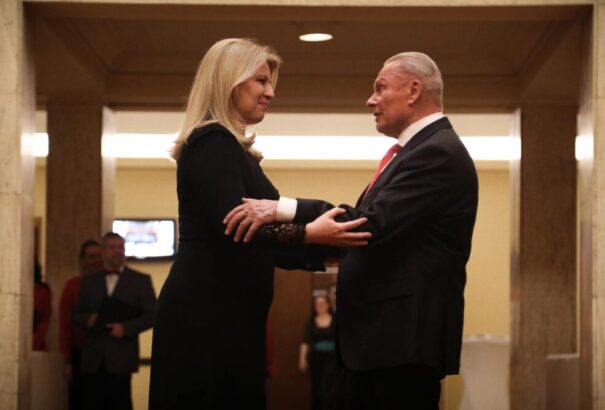 Čaputová is gratulált Schuster egykori elnöknek: életerejét és vitalitását csodálja