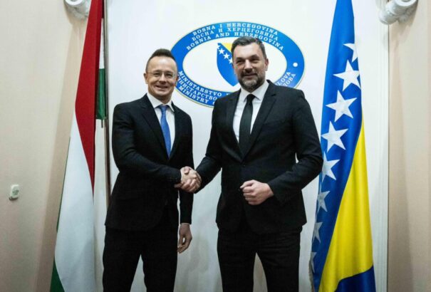 Szijjártó Péter: az EU-nak be kell fejeznie a Nyugat-Balkán fenyegetését és zsarolását