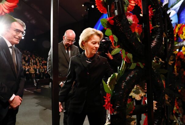Ursula von der Leyen: A holokauszt áldozatai soha nem merülhetnek feledésbe