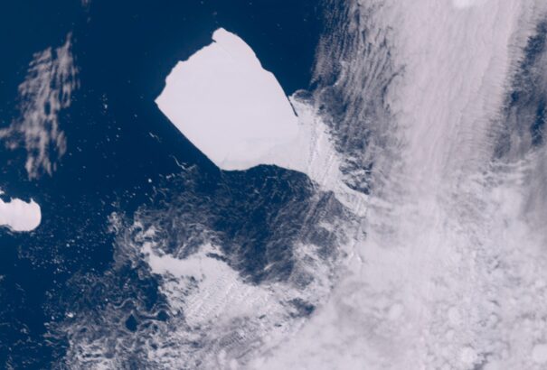 Gyorsan olvad az Antarktiszról leszakadt óriási jéghegy
