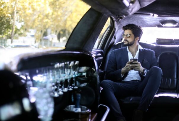 A brit nagyvállalati vezetők három nap alatt megkeresték alkalmazottaik egész éves bérét