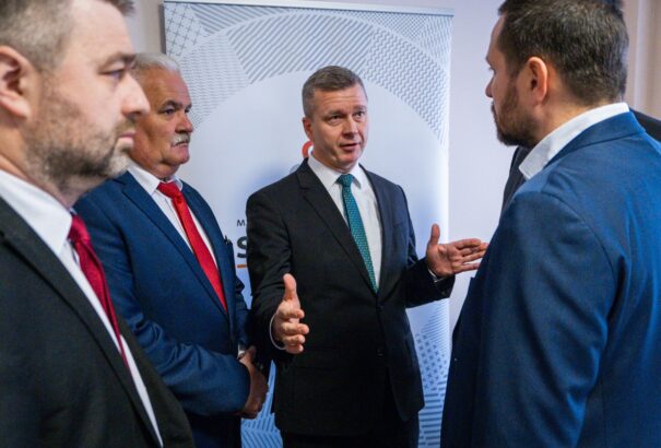 Median-felmérés: A lakosság egy tizede szerint Forró megbízható politikus