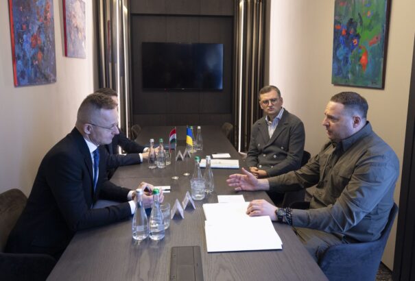 Szijjártó Péter Andrij Jermakkal és Dmitro Kulbával tárgyal Ungváron (képek)