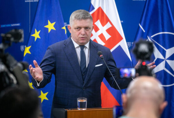 Fico: A Nyugat stratégiája arra elég, hogy lehúzza az EU-t és ukrán katonák tízezreivel töltse meg a temetőket