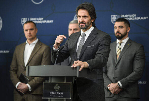 Kaliňák szerint a tüntetések a más vélemény megnyilvánulásai, Krúpa nem ért vele egyet