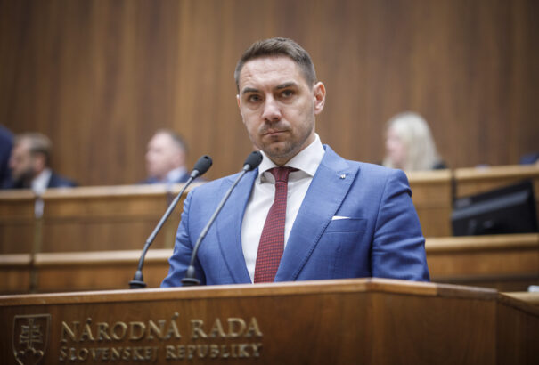 „Teljesen felesleges, a PS first ladyje” – beszólt Gyimesi a KDH-nak