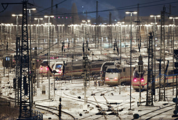 Németország megbénul, sztrájkot hirdettek a vasutasok, összeomlott a távolsági vonatközlekedés