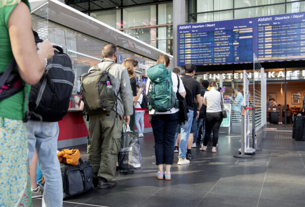 A mozdonyvezetők sztrájkja teljesen megbénította Németország vasúti közlekedését