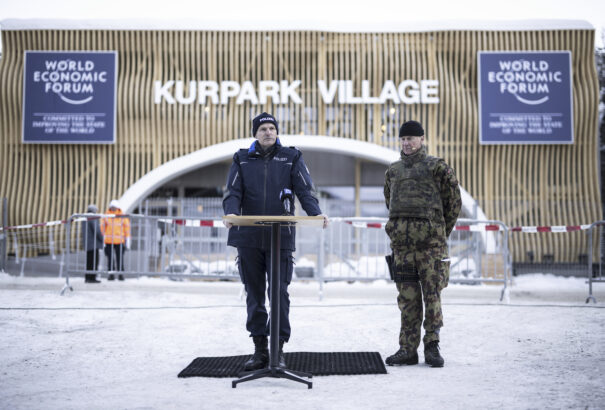 Kezdődik a Világgazgadági Fórum – Rendőrök ezrei vigyáznak a biztonságra Davosban