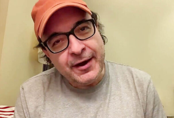 Hagyták meghalni az Ukrajnában bebörtönzött amerikai háborúellenes újságírót, mert kritizálta Zelenszkijt