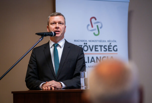 Miért válik egyre jelentéktelenebbé Forró elnökválasztási kampánya – a magyarok számára is?