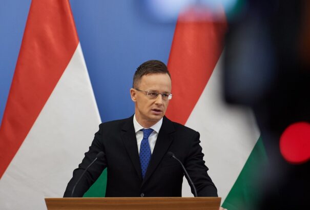 Szijjártó elmondta, mikor találkozhat Orbán és Zelenszkij