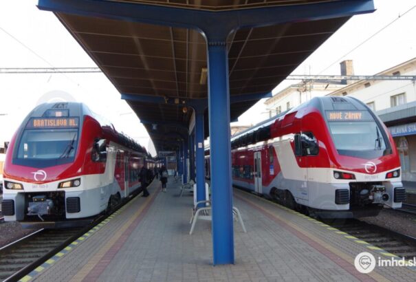 Forgalomba álltak a szlovák vasutak Stadler KISS kétszintes vonatai