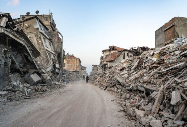 Ezrek emlékeztek a pusztító török földrengés első évfordulójára
