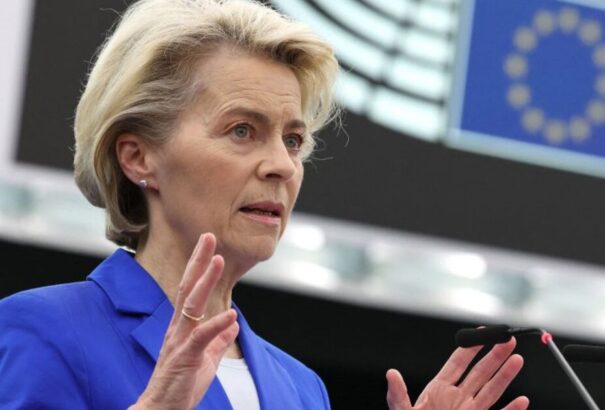 Ursula von der Leyen: Jövő hónaptól mennek a pénzek Ukrajnának
