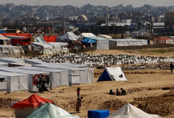 Hamász: Tízezrek halhatnak meg Rafah környékén