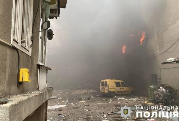 Szerdára virradóra ismét durva rakétatámadást indított Oroszország Ukrajna ellen. Egy 18 emeletes lakóház is lángba borult