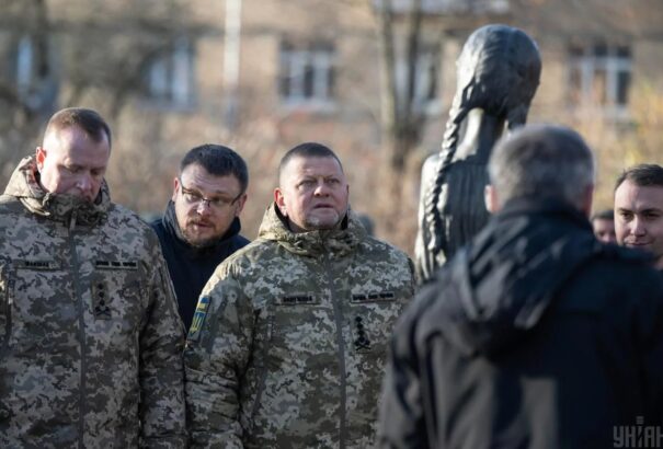 Zelenszkij nem csak Zaluzsnijra utazik, teljes „újraindítást” akar